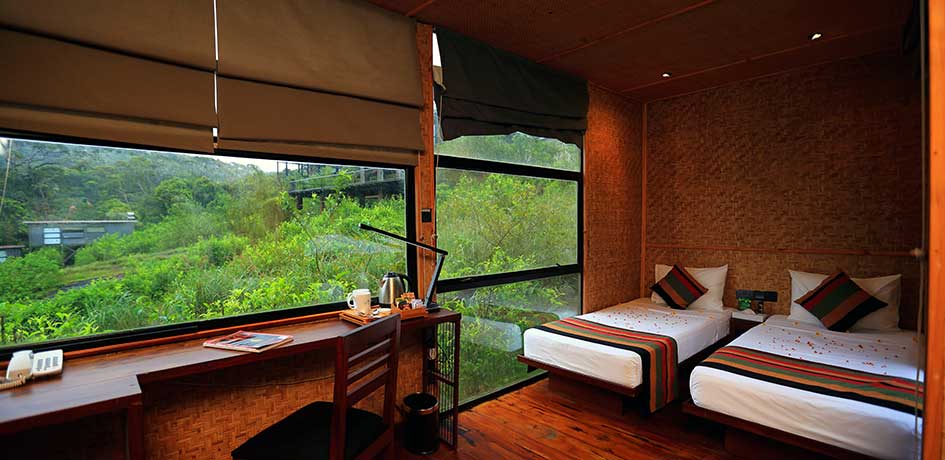 Bedroom with an amazing view of the forest for the guests